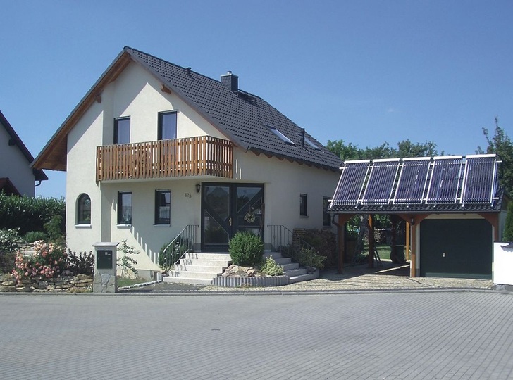 mp-tec: Vakuumröhrenkollektor VRK 12 mit bis zu 300 °C Stillstandstemperatur.