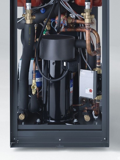 Tecalor: Sole/Wasser-Wärmepumpe TTF10E mit integrierten Hocheffizienzpumpen für Sole- und Heizungskreislauf. - © Tecalor
