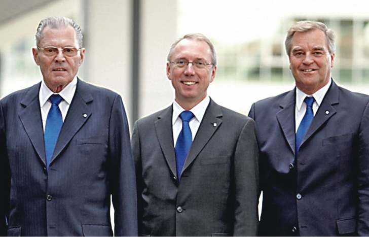 Heinz Trox, Haupt­gesellschafter, Georg Schürmann und Dr. Helmut Franzen beide Geschäftsführer der Trox Filter GmbH (v.l.).