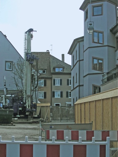 Mit Erkundungsbohrungen will man in Staufen den Ursachen der Hebungsrisse an den Gebäuden auf den Grund gehen.