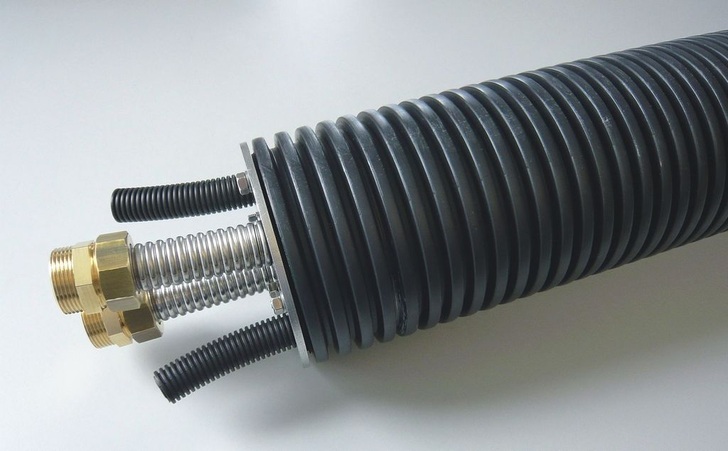 Aeroline: Terra WP/PAC zum erdverlegten Anschluss außen aufgestellter Luft/Wasser-Wärmepumpen. - © Aeroline
 Aeroline: Terra WP/PAC zum erdverlegten Anschluss außen aufgestellter Luft/Wasser-Wärmepumpen.