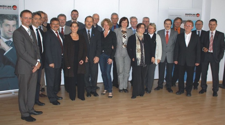 Im Mai tagten die im Arbeitskreis Heiztechnik zusammengeschlossenen Professoren bei Brötje in Rastede und diskutierten mit Vertretern des Unternehmens Trends der Heiztechnik und Branchenentwicklung.