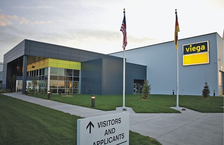 Im neuen Fertigungs- und Logistikcenter in McPherson (Kansas, USA) fertigt Viega Kunststoffrohrsysteme für den US-amerikanischen Markt. - © Viega
