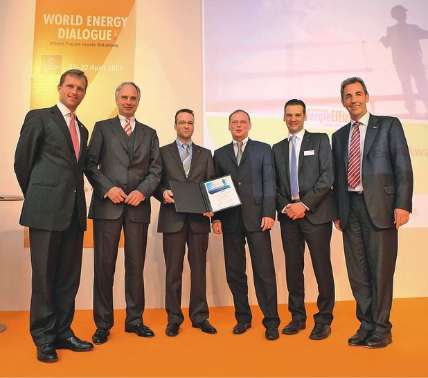 ebm-papst ist mit dem Energy Efficiency Award 2009 ausgezeichnet worden (v.l.): Dr. Wolfram von Fritsch (Vorsitzender des Vorstands der Deutschen Messe), Prof. Dr. Hans Peter Keitel (Präsident des BDI), Markus Mettler (Leiter Betrieb, Instandhaltung und Bauwesen ebm-papst Mulfingen), Staatssekretär im BMWi Jochen Homann, Hauke Hannig (Pressesprecher der ebm-papst Gruppe) und Stephan Kohler (Geschäftsführer dena).