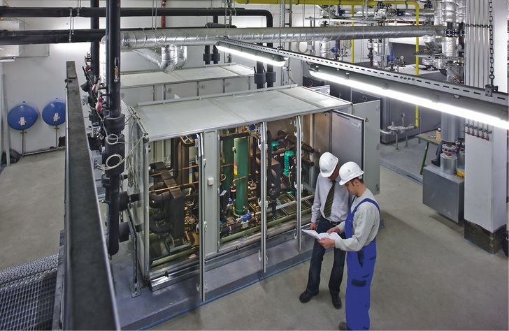 GEA Happel Klimatechnik: GEA HeaMo kombiniert Wärmepumpe und Kaltwassererzeuger zu einem Gerät. Beim simultanen Heizen und Kühlen fällt keine Abwärme an.