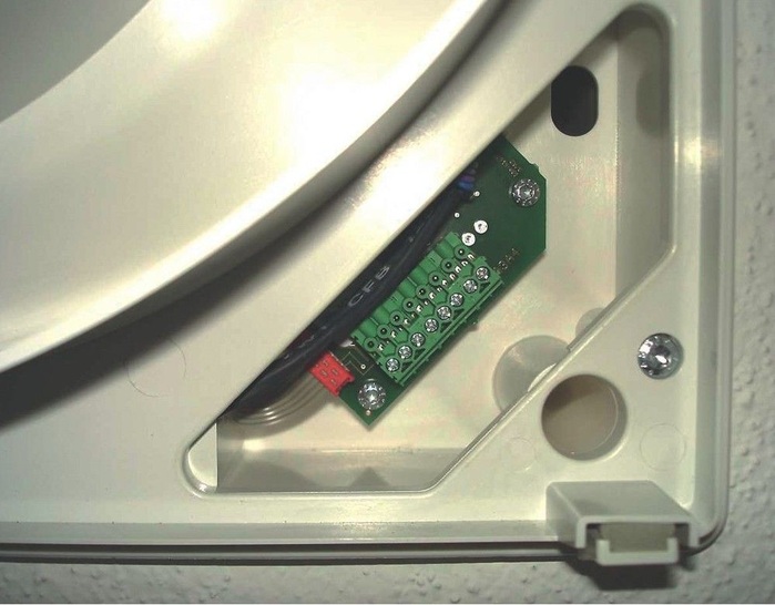Meltem: Dezentrales Lüftungs­system M-WRG-SZ-EIB mit EIB/KNX-Schnittstelle.