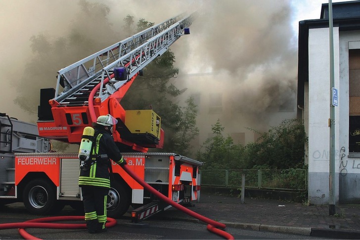 „Feuer-Ware“: Brandschutz-Software hilft beim Erstellen von Flucht- und Rettungswegeplänen, Feuerwehreinsatzplänen, Alarm-, Melde- und Sprinkleranlagen-Plänen etc. - © Feuerwehr Frankfurt
