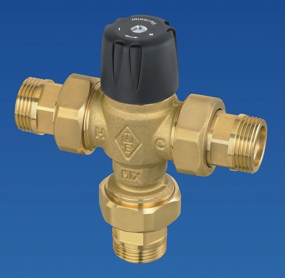 Heimeier: Das Trinkwasser-Mischventil ThermoMix verhindert das Auftreten unerwünscht hoher Temperaturen im Trinkwasserbereich.