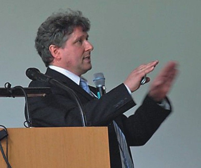 Rainer Lang referierte auf dem TGA-Symposium des TGA-Instituts der FH Köln über das von Vaillant entwickelte gasbetriebene Zeolith-Heizgerät.