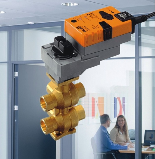 Belimo: 6-Wege-Regelkugelhahn für Kühl- und Heizdecken. - © Belimo
 Belimo: 6-Wege-Regelkugelhahn für Kühl- und Heizdecken.