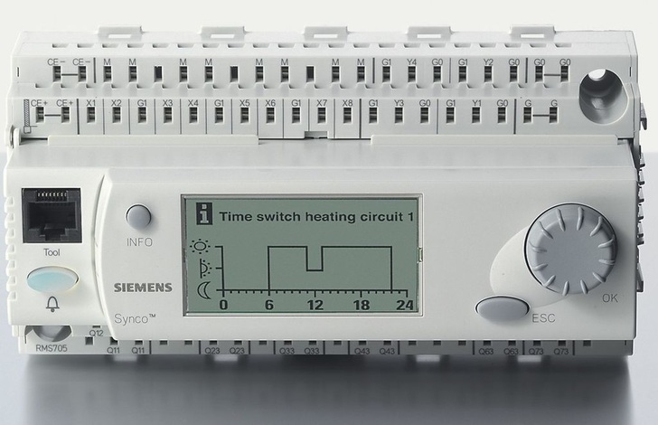 Siemens BT: Universeller HLK-Regler Synco 200 mit 140 vorprogrammierten Standard-Anwendungen. - © Siemens BT
 Siemens BT: Universeller HLK-Regler Synco 200 mit 140 vorprogrammierten Standard-Anwendungen.