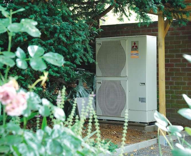 Zwei Luft/Wasser-Wärmepumpen beheizen im monovalenten Betrieb eine Jugendstilvilla ohne das Wärmeübergabesystem zu modernisieren. - © Mitsubishi Electric
