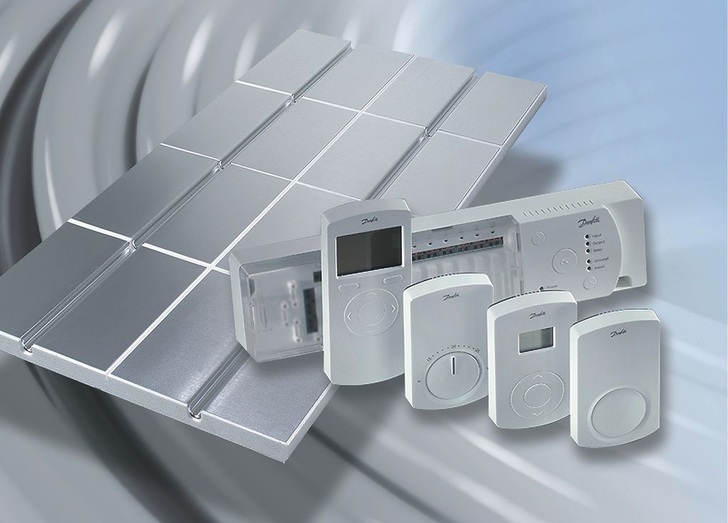 Danfoss: Das CF2-System regelt die Heiz- und Kühlfunktion von Flächenheizungen drahtlos.