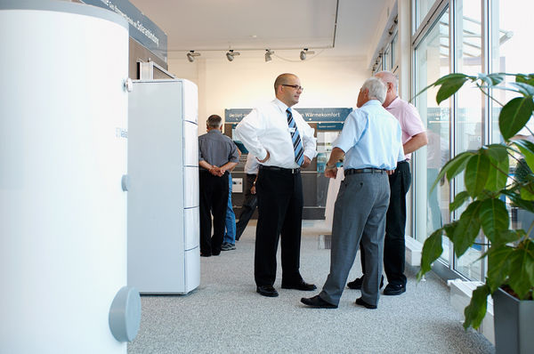 Beratungstag für Endkunden mit einem Fachhandwerkspartner in einem Vaillant-Kundenforum.