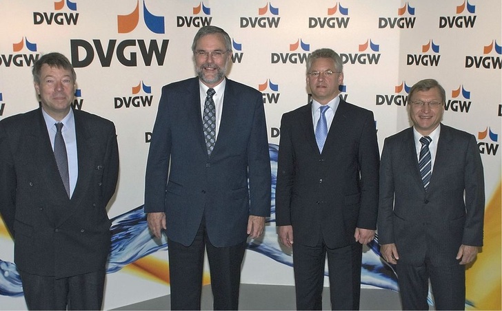 Das neue DVGWPräsidium (v.l.): Jürgen Lenz, Vize­präsident Gas, Bernhard Hörsgen, Präsident, Georg Grunwald, Vizepräsident Wasser und Matthias Krause, Vizepräsident.
