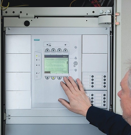 Sprachalarmanlagen (SAA) werden in Gebäuden eingesetzt, in denen Menschen in größerer Zahl zusammenkommen. Im Notfall können sie Menschenleben retten. Entsprechend hoch müssen die Qualitätsstandards von SAA sein.