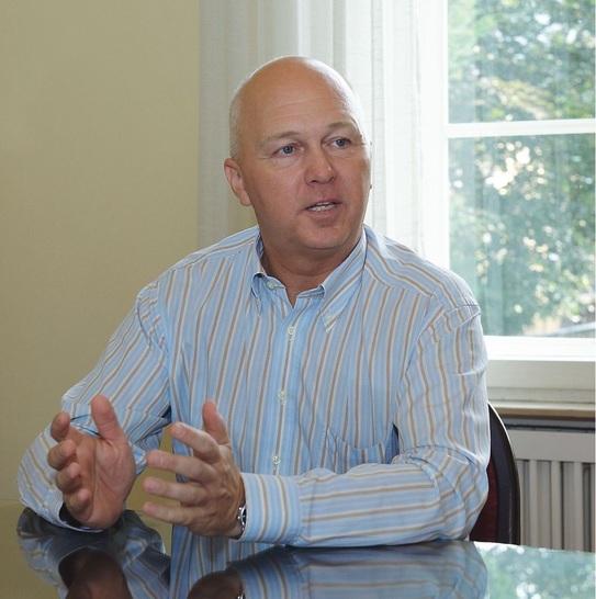 Frank Huwe, Geschäftsführer der Etapro GmbH, rät 95 % seiner Kunden zur Installation einer hochentwickelten Luft/Wasser-Wärmepumpe.