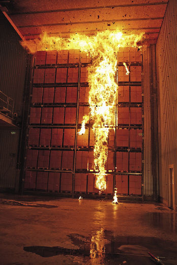 Minimax: Hochregallagerbrand im Forschungszentrum.