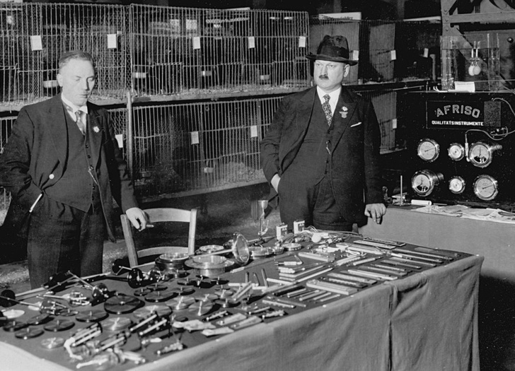 1919 reichte zur Präsentation der Afriso-Produkt­palette ein ­großer Tisch. Heute ­umfasst das Programm rund 25000 Artikel.