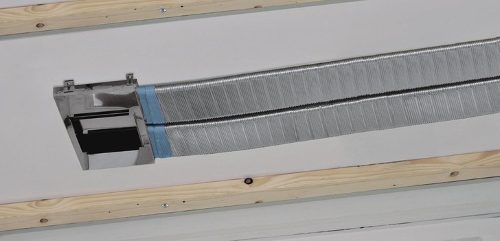 Westaflex: Das ultraflache Kanalsystem Slimflex lässt sich im Rahmen einer Wand- und Deckensanierung installieren.