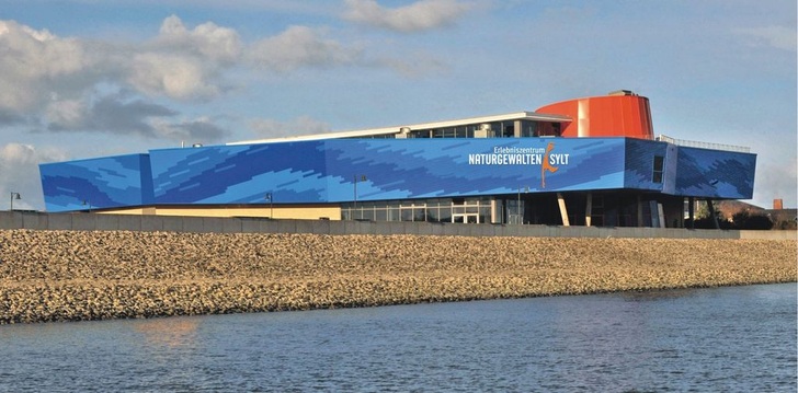 Im Erlebniszentrum Naturgewalten Sylt werden „Leben mit Naturgewalten“, „Kräfte der Nordsee“ und „Klima, Wetter, Klimaforschung“ thematisiert.