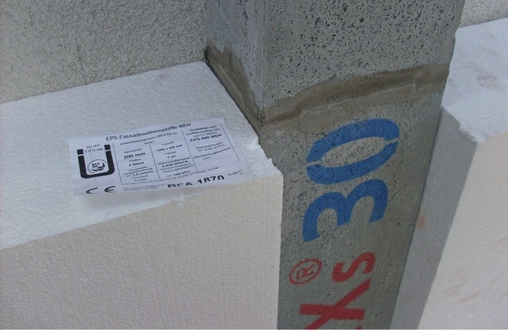 Skoberne: Skobifix WDVS verschwindet vollständig in der Außenwanddämmung.