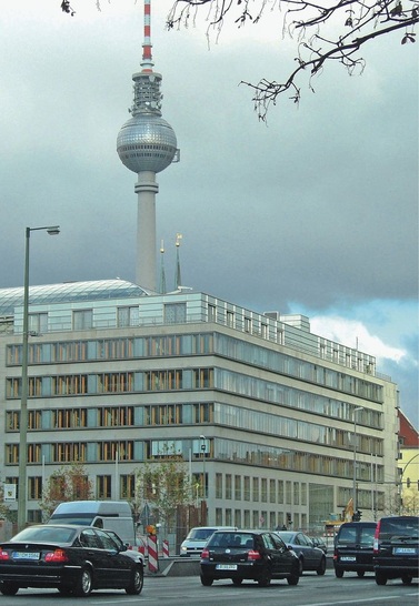 Bild 1 Das Haus der Deutschen Wirtschaft in Berlin wurde vor zehn Jahren mit einer Regenwassernutzungsanlage ausgerüstet.