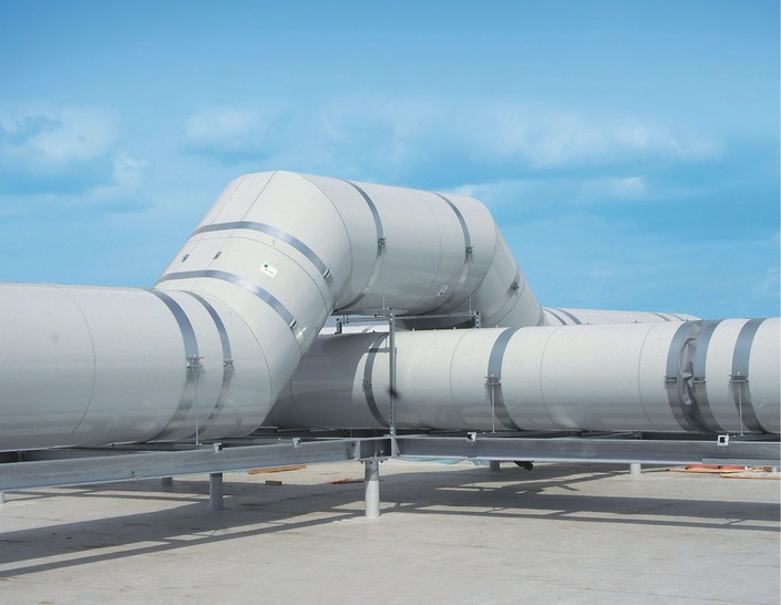 Das gedämmte Ventaflex Lüftungssystem mit wählbarer Deckschicht eignet sich besonders für den Einsatz im Außenbereich und die Erdverlegung. - © Ventaflex
 Das gedämmte Ventaflex Lüftungssystem mit wählbarer Deckschicht eignet sich besonders für den Einsatz im Außenbereich und die Erdverlegung.