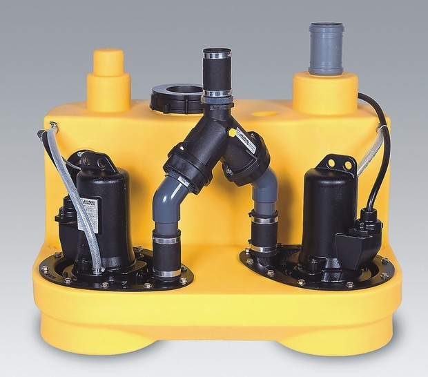 Jung: Die Fäkalienhebeanlagen compli 500 MulitCut und compli 1000 MultiCut ­entsorgen Abwasser auch über eine längere Strecke oder durch klein ­dimensionierte Leitungen. Wenn die Abwasserentsorgung nicht unterbrochen ­werden darf, wird die compli 1000 MultiCut mit zwei Pumpen eingesetzt.