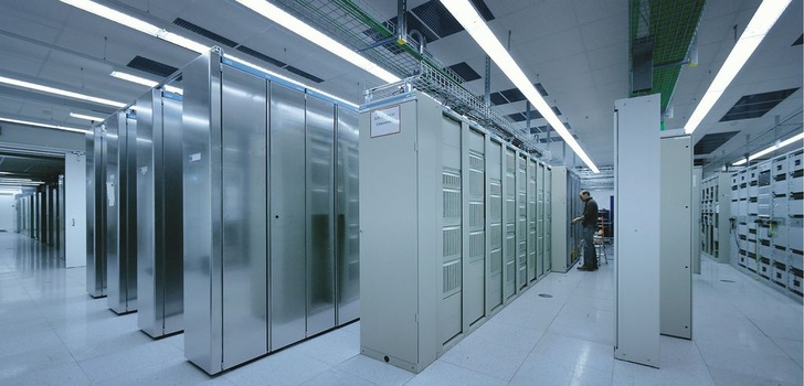 Die Geschäftsprozesse von Unternehmen setzen eine jederzeit funktionierende IT-Infrastruktur voraus. Oberste Priorität genießt darum hier der Brandschutz. - © Siemens
 Die Geschäftsprozesse von Unternehmen setzen eine jederzeit funktionierende IT-Infrastruktur voraus. Oberste Priorität genießt darum hier der Brandschutz.