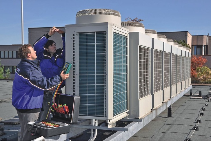 Bild 1 Auch bei großen VRF-Anlagen mit weitverzweigtem Rohrnetz lassen sich alte R22-Geräte gegen moderne R410A-Geräte austauschen, ohne das bestehende Rohrleitungsnetz zu erneuern. Das endgültige Aus des Kältemittels R22 macht den Tausch unzähliger Alt-Klimaanlagen erforderlich.