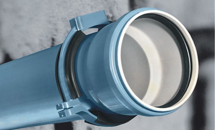 Friatec: Zum Systemumfang des neuen Abwassersystems dBlue gehören schalldämmende Befestigungsschellen. Erdsondenfelder können hydraulisch abgeglichen werden.