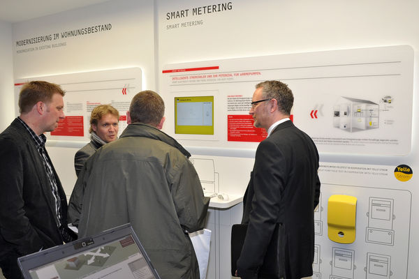 Präsentation des Pilotprojekts “Wärmepumpe und Sparzähler“ von Stiebel-Eltron und Yello Strom auf der Light+Building. (Quelle: Stiebel Eltron)