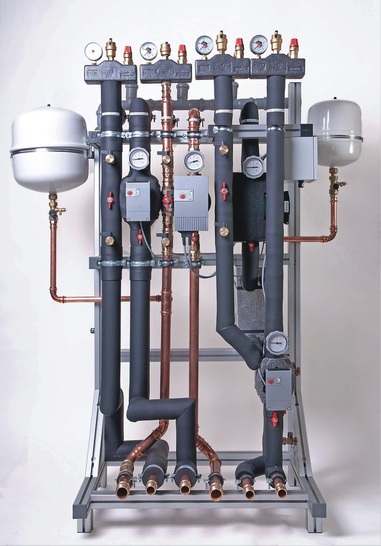 Vorgefertigte Pumpengruppe für die SorTech AdsorptionsKältemaschinen ACS 08 / ACS 15. - © SorTech
