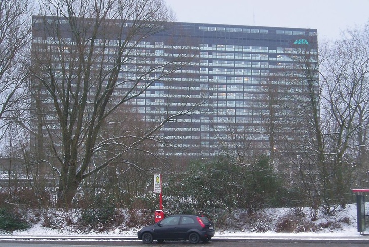Bild 1 Das denkmalgeschützte Hochhaus der Asklepios Klinik aus der 1960er-Jahren wird seit 2006 schrittweise modernisiert.