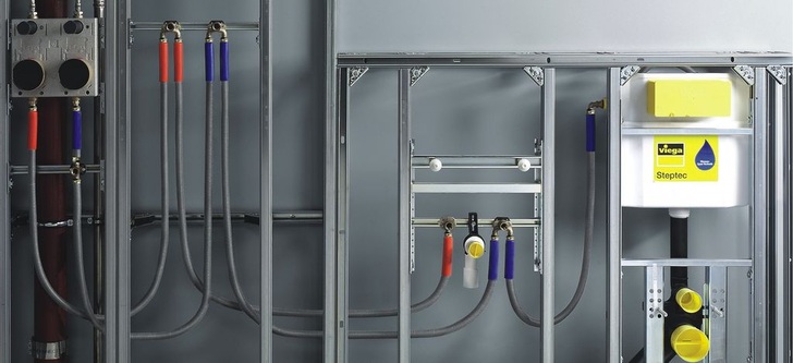 Bild 1 Reihen- (im Bild) und Ringleitungen in der Trinkwasserinstallation beugen durch einen regelmäßigen Wasseraustausch Hygienerisiken durch Stagnation vor. Unter bestimmten Nutzungsbedingungen sind weitere Maßnahmen erforderlich.