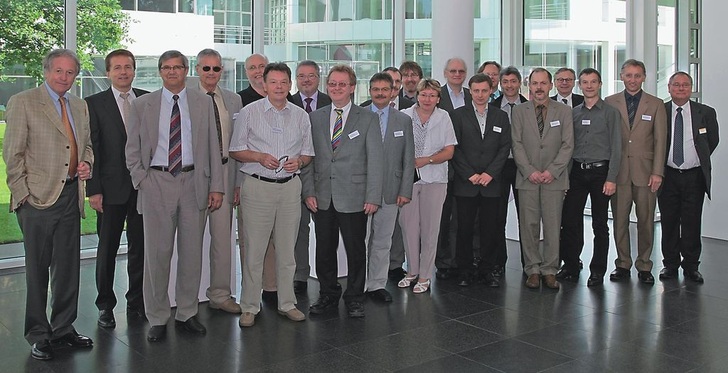 Siegfried Weishaupt (links) hatte die Heiztechnik-Professoren zu ihrer Jahrestagung und zum Informationsaustausch an den Weishaupt-Stammsitz nach Schwendi eingeladen.
