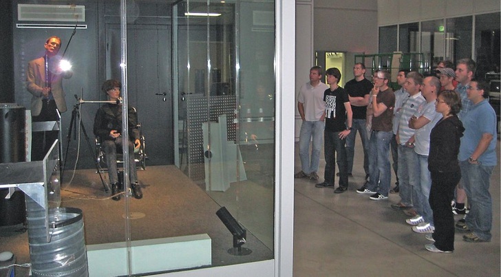 TGA-Studenten der HTW-Dresden im RLT-Labor bei Caverion.