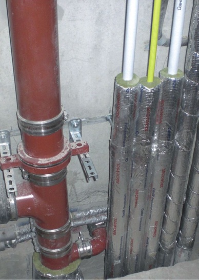 Rockwool Technical Insulation: Gasinnenrohre aus Kunststoff können mit dem Conlit-Abschottungssystem durch Massivdecken und -wände sowie leichte Trennwände geführt werden.