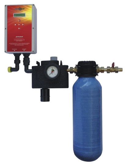 perma-trade: Füllautomat permamat zur mobilen und stationären Befüllung von Heizungsanlagen über Entmineralisierungspatronen.