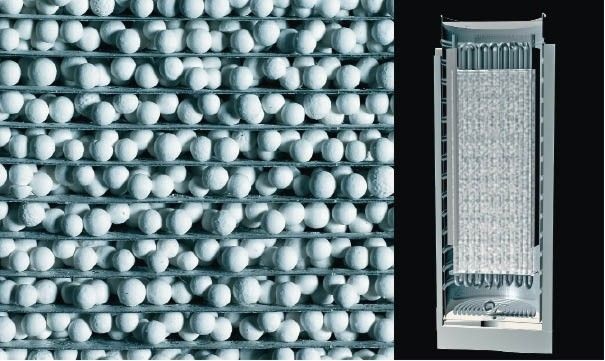 Bild 1 Zeolith-Kugeln in den Lamellen-Zwischenräumen des Adsorber/DesorberWärmeübertragers der Zeolith-Gas-Wärmepumpe zeotherm.