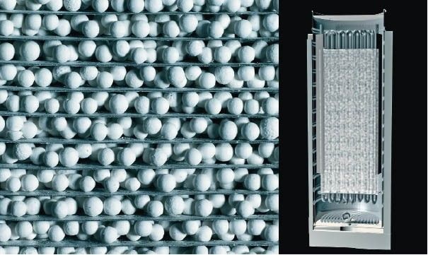 Bild 1 Zeolith-Kugeln in den Lamellen-Zwischenräumen des Adsorber/DesorberWärmeübertragers der Zeolith-Gas-Wärmepumpe zeotherm. - © Vaillant
