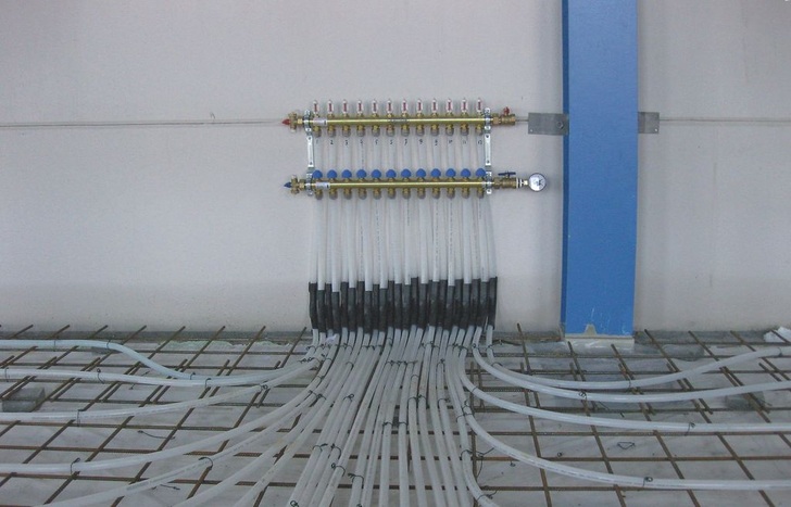 Zewotherm: Komplettsystem für die Industriebodenheizung inklusive Planungsunterstützung. - © Zewotherm
 Zewotherm: Komplettsystem für die Industriebodenheizung inklusive Planungsunterstützung.