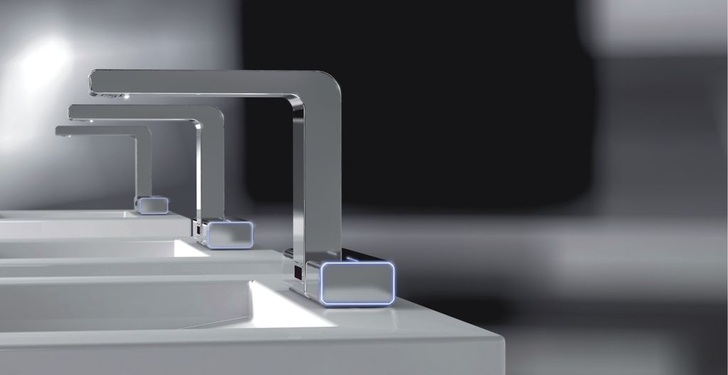 Aquis: Mit Leuchtsignalen eröffnet iqua senso interaktiv den Dialog zum Menschen.