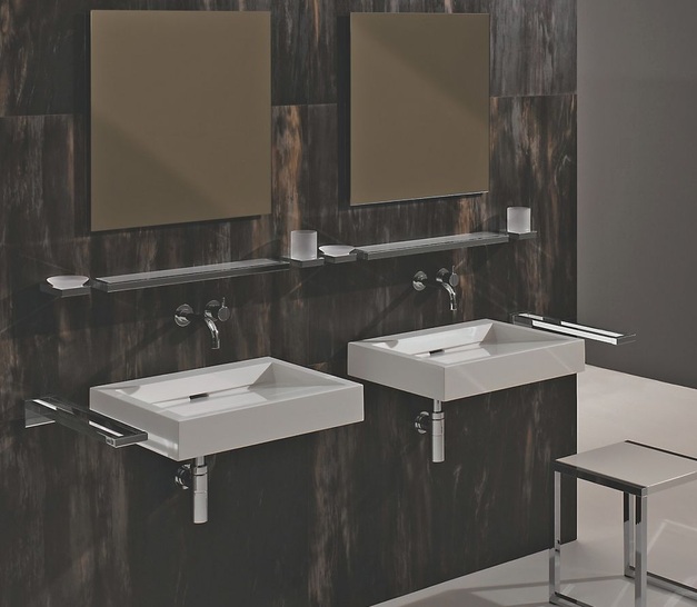 Hewi: Accessoires des Systems 100 am Waschtisch.