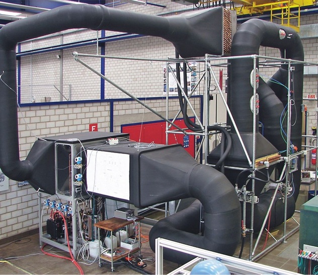 1 Luftaufbereitungsanlage im Labor der Hochschule Luzern zur experimentellen Untersuchung des Prototyps einer leistungsgeregelten Luft/Wasser-Wärmepumpe.