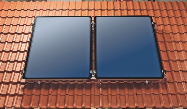 Sonnenkraft: Aufdachkollektor SKR500 mit rahmenlosem Design.