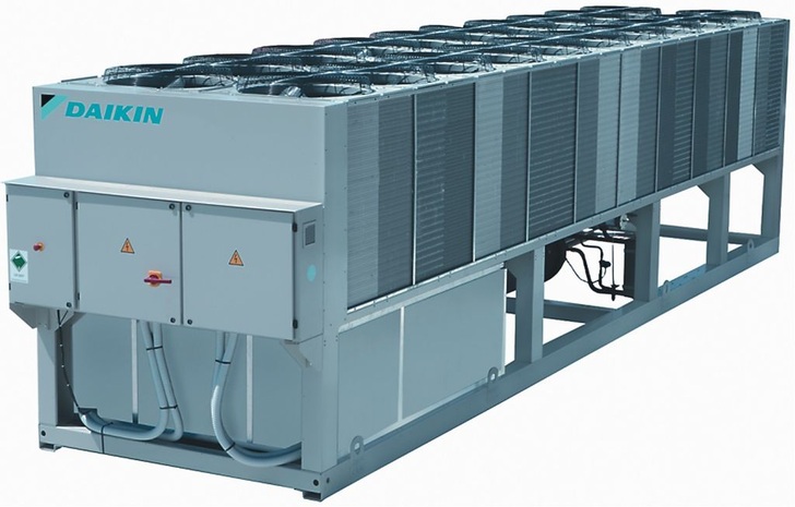Daikin: Luftgekühlter Kaltwassersatz der EWAD C-Reihe. - © Daikin
 Daikin: Luftgekühlter Kaltwassersatz der EWAD C-Reihe.