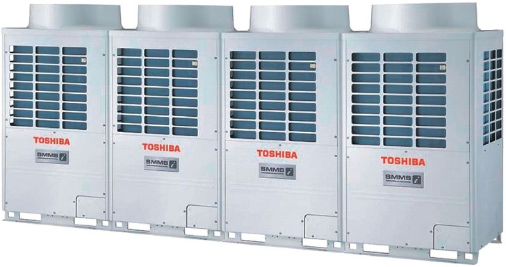 Toshiba: Außengeräte der VRF-Serie SMMSi mit drei invertergeregelten Kompressoren.