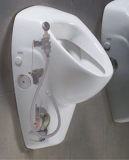 Stromlos vandalensicher: Das AutomatikUrinal iQ 150 von Dallmer. - © Dallmer
 Stromlos vandalensicher: Das AutomatikUrinal iQ 150 von Dallmer.